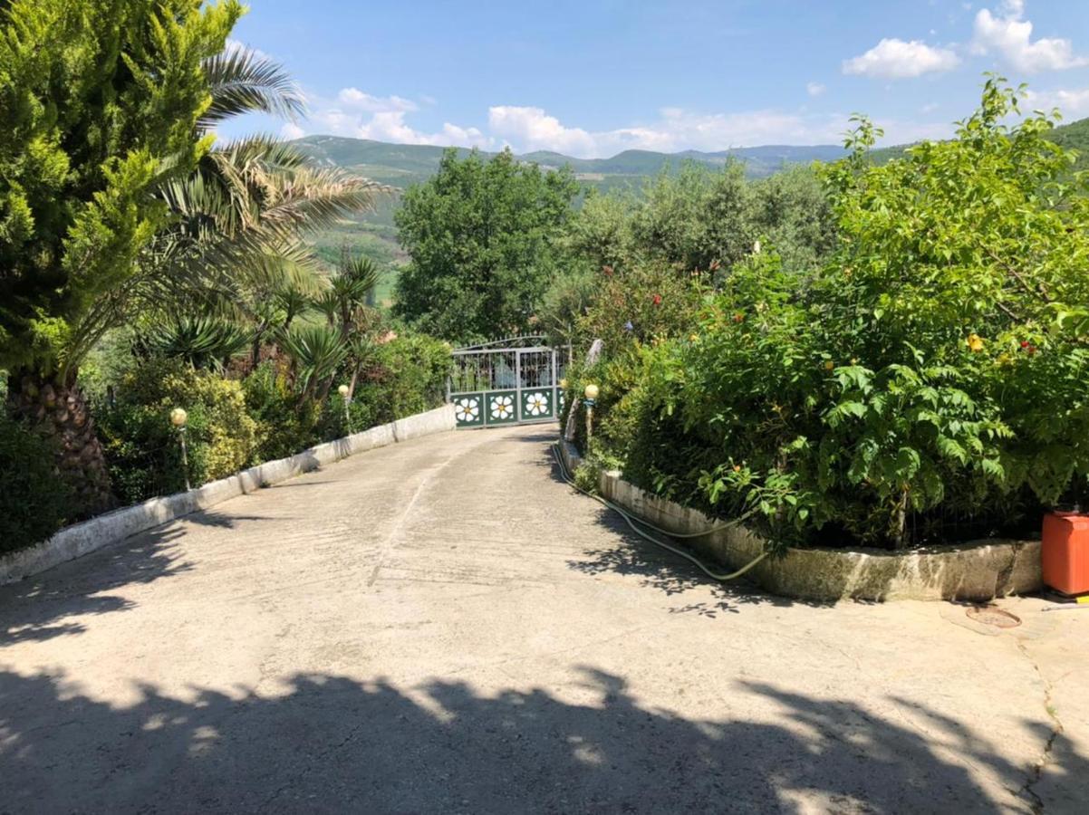 Villa Mukaj Fratar Bagian luar foto